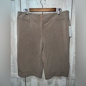 Brannan Women short size 12 NWT